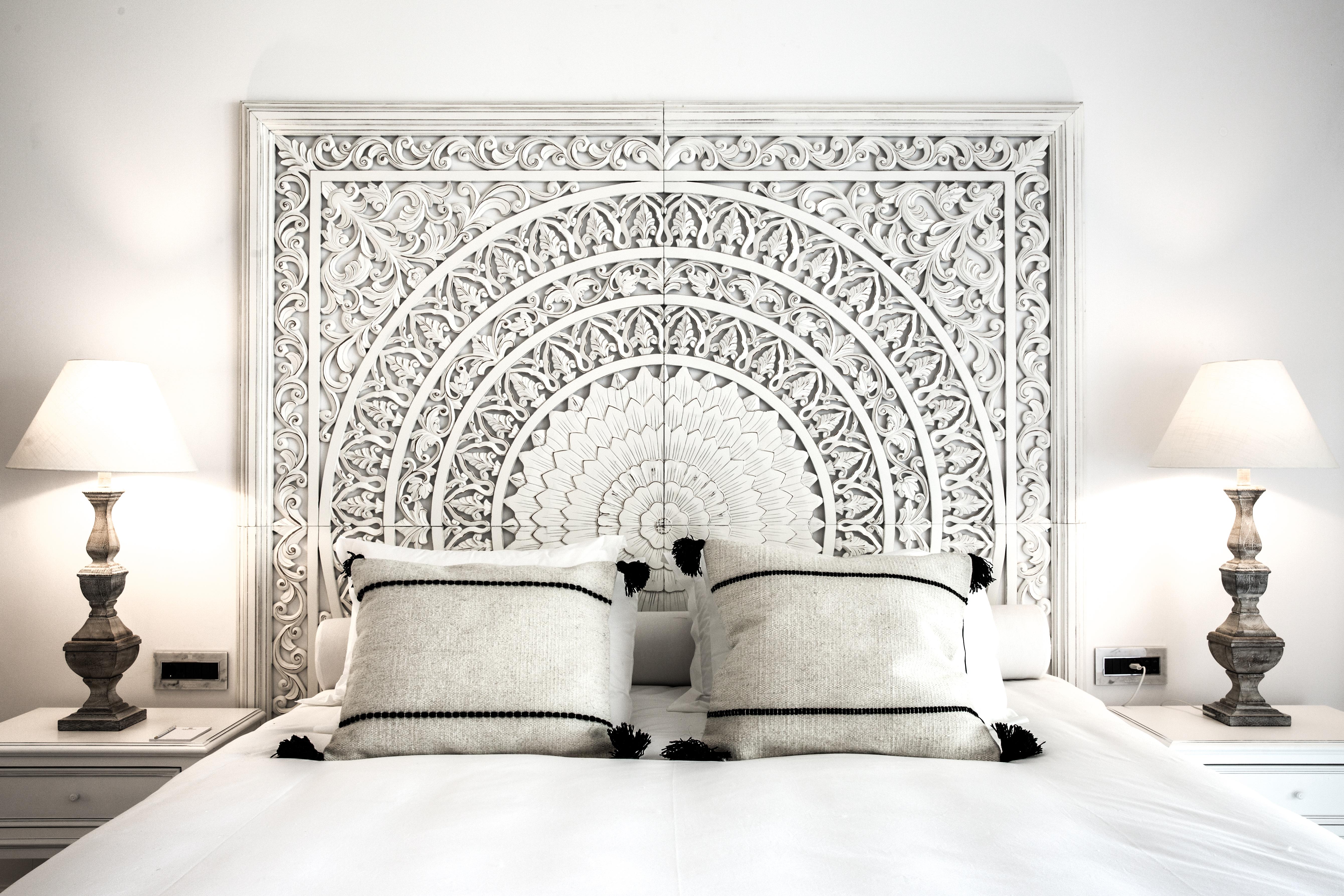 Abaton Island Resort & Spa Hersonissos  Esterno foto A bed with a headboard
